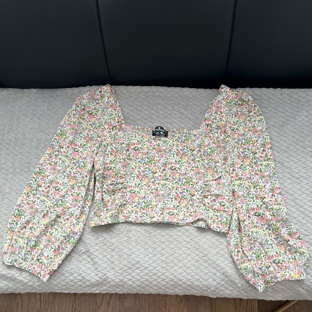 Lulu’s Top, beautiful floral print (pink,purple, green)